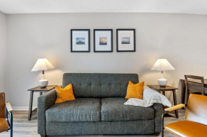 Modern Flat w Workspace 8 Min to City Center